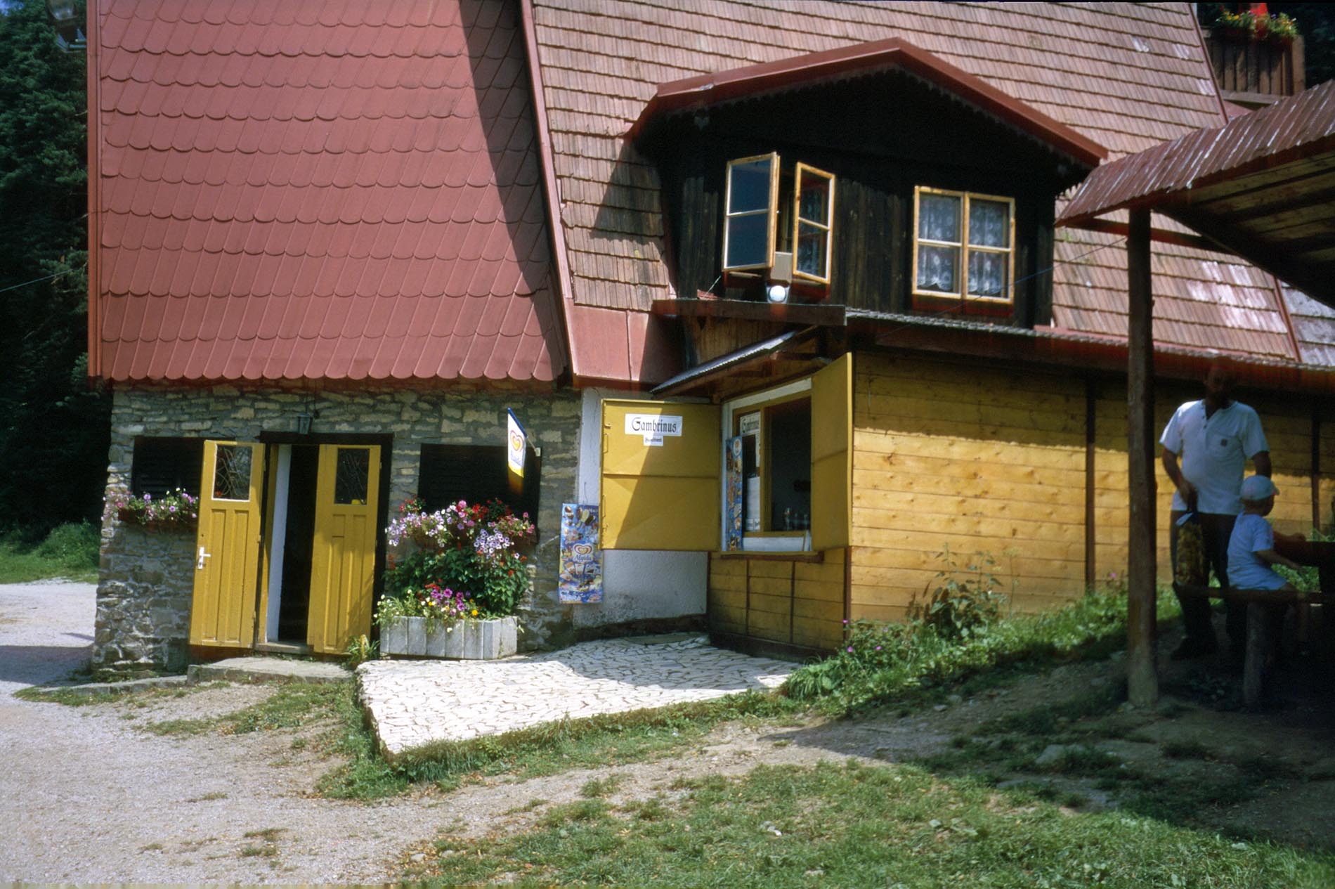 "Privat"-Kneipe am Wegesrand.